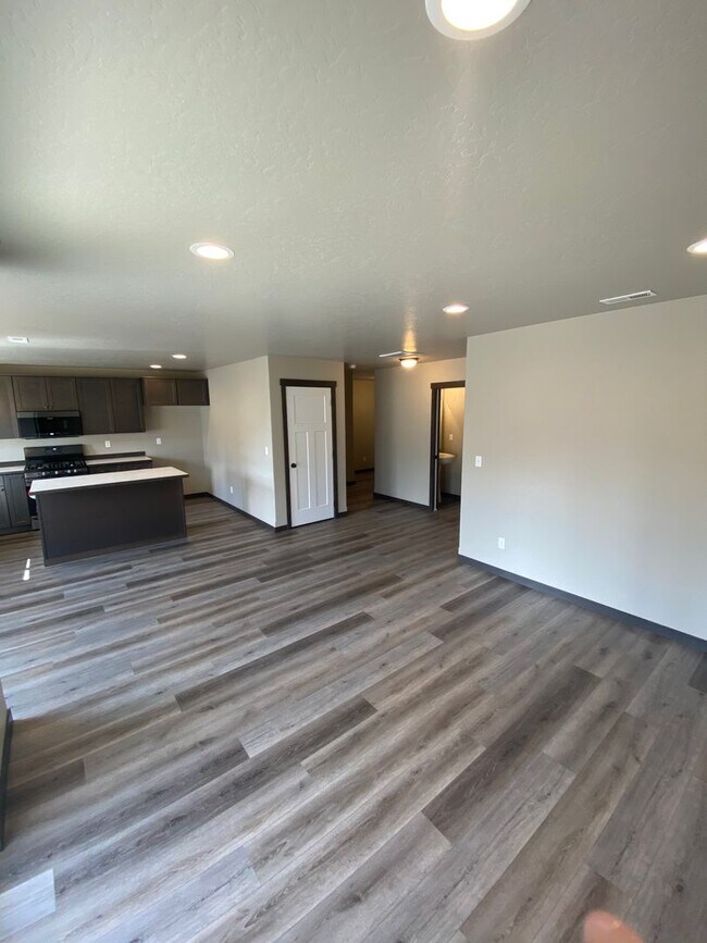 Building Photo - New home on 8th Avenue in Spirit Lake