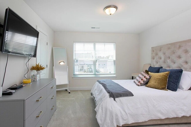 Building Photo - Gorgeous Garner Home with Primary on Main ...