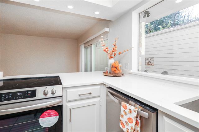 Building Photo - 1963 Shorewood Dr