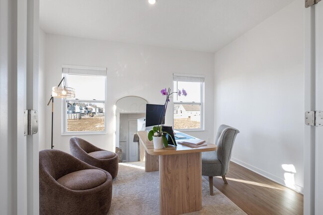 Building Photo - 484 Creekside Dr