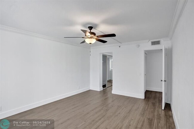 Building Photo - 105 Lake Emerald Dr