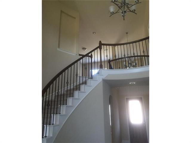 Building Photo - 2560 Valley Glen Dr