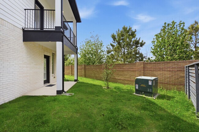 Building Photo - 15155 Colorado Bnd Pk Dr