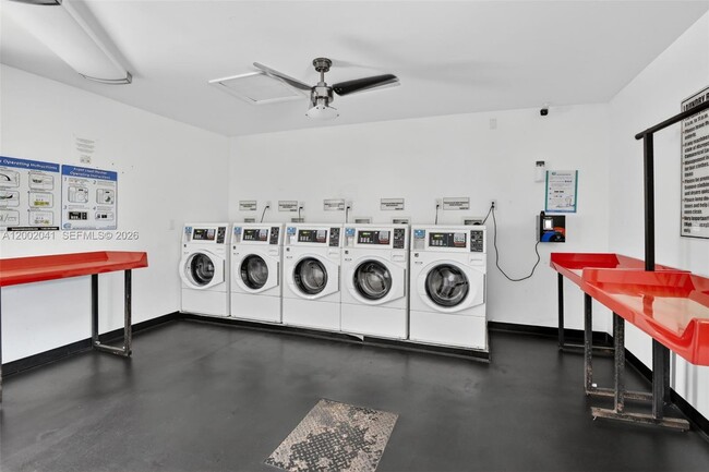 Building Photo - 5240 NE 6th Ave