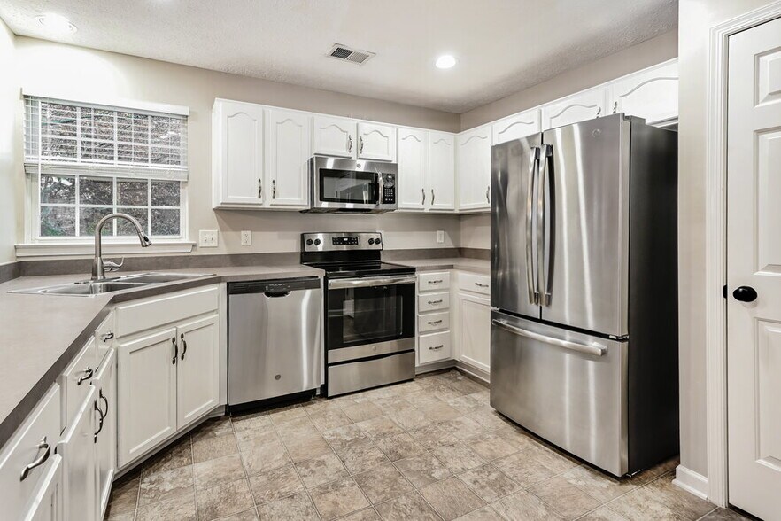 Building Photo - 3208 Nicole Dr