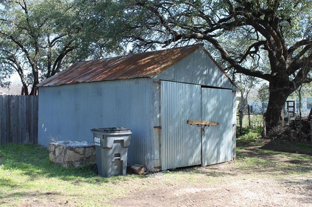 Building Photo - 407 Paluxy St