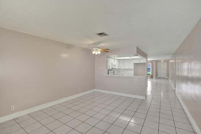 Building Photo - 7010-7012 NW 78th Ave