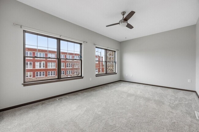 Building Photo - Large Townhome In Kingston Neighborhood Just Blocks From Downtown