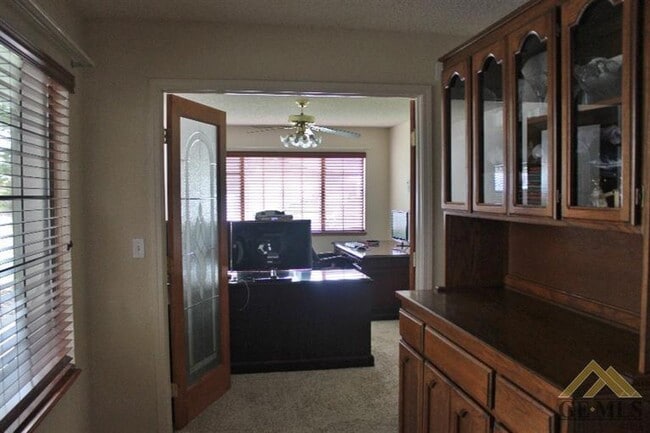 Building Photo - Spacious 4 Bed | 2 Bath in The Oaks Commun...