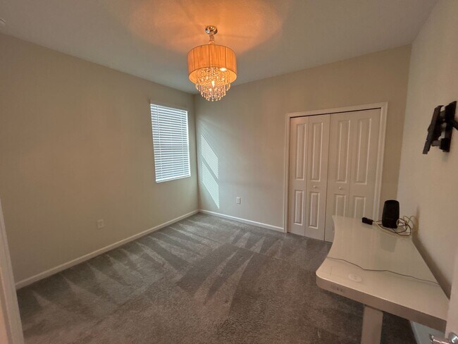 Building Photo - Magnetite Loop