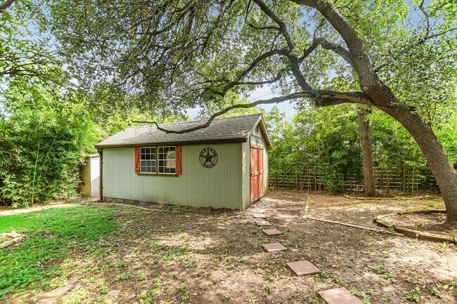 Building Photo - 208 Braeswood Rd