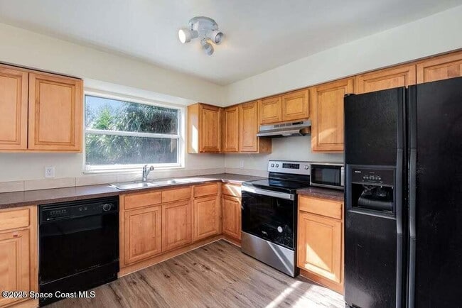 Building Photo - 2425 Heritage Dr