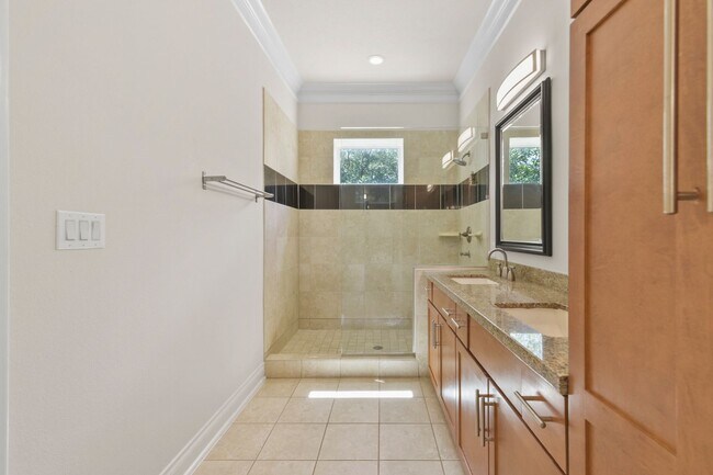 Building Photo - Luxury & Location: Spacious Home Minutes f...