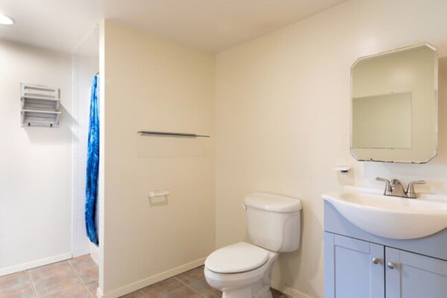 Building Photo - 64-660 Puu Olu Place