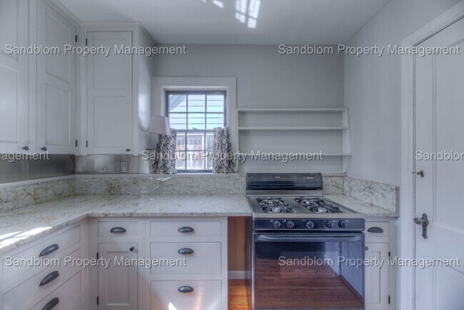 Building Photo - For Lease | Brookside | $1800 Rent | Available now!