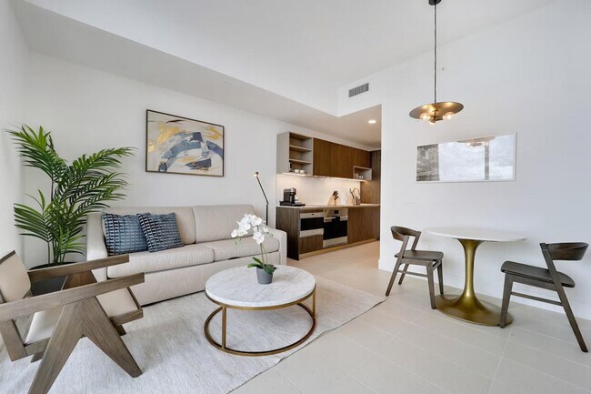 Building Photo - 215 SW 5th Ave