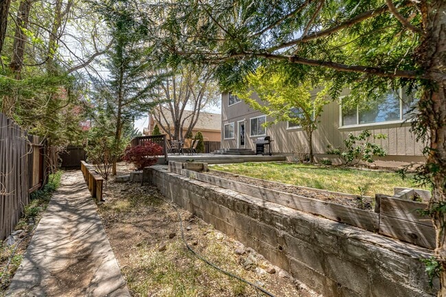 Building Photo - Fully Furnished Modern Home With Great Location