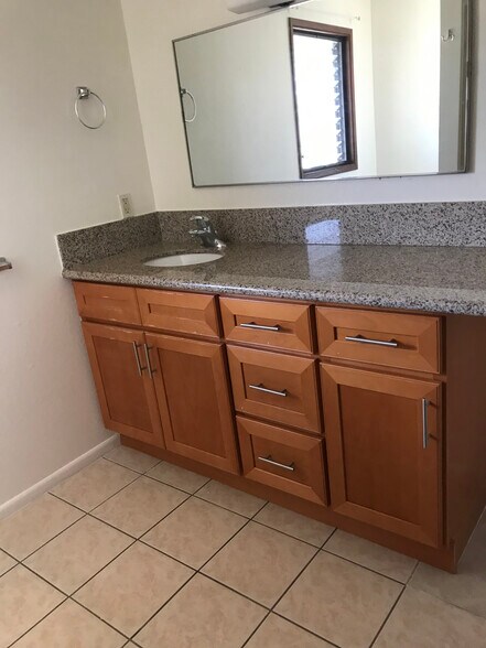 Master bathroom - 1340 Ala Alii St