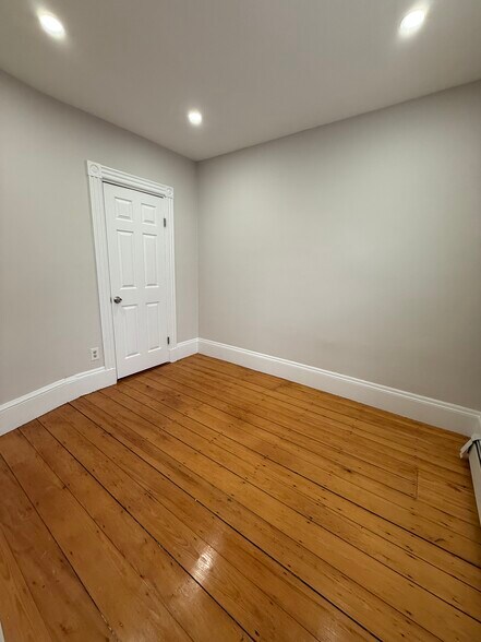 Building Photo - 22 Howell St