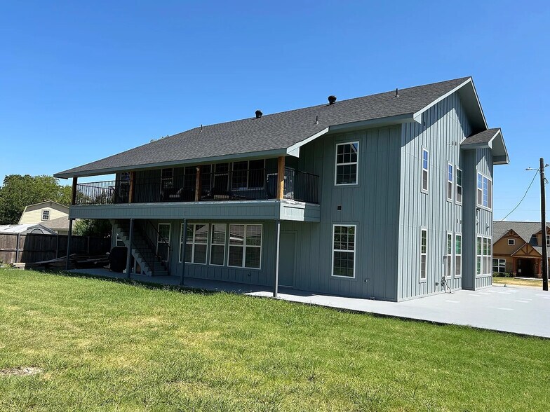 Building Photo - Room in Duplex on N Shore Dr
