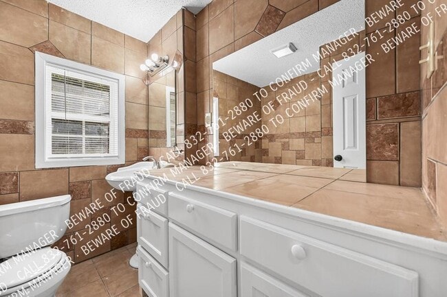 Building Photo - 2346 February Ln