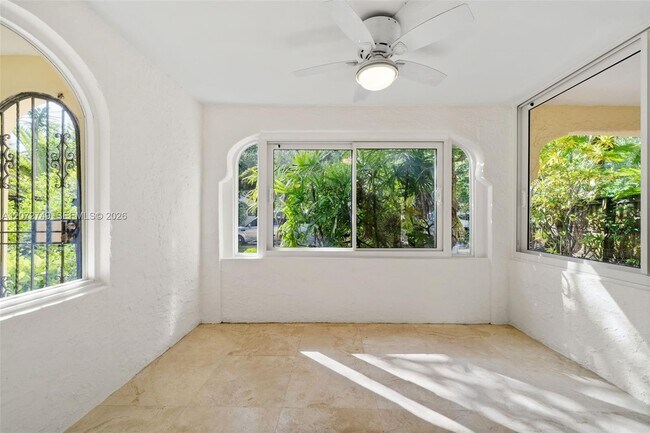 Building Photo - 2521 Inagua Ave