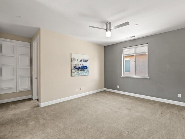 Building Photo - 1229 E Via Roma Dr