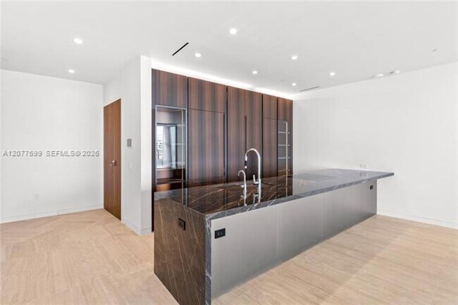 Building Photo - 5 Grove Is