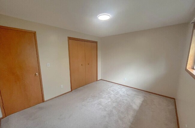 Building Photo - 15560 SE Thorville Ave