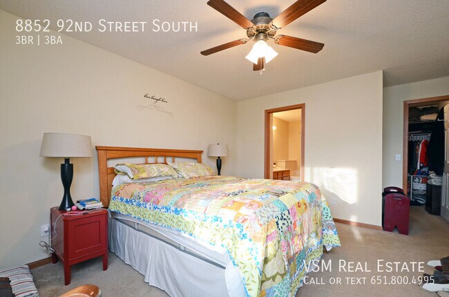 Building Photo - GORGEOUS 3 bedroom, 2.5 bathroom townhome ...