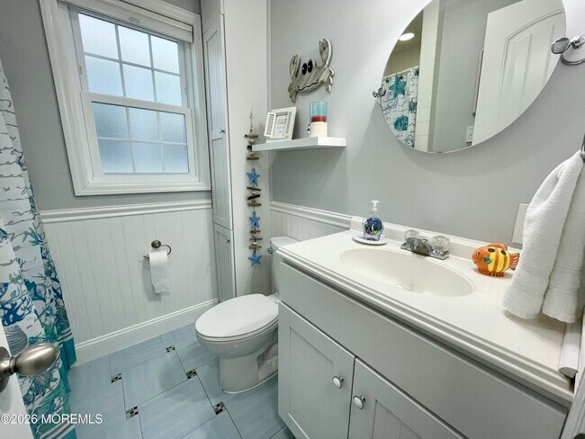 Building Photo - 222 Hiering Ave