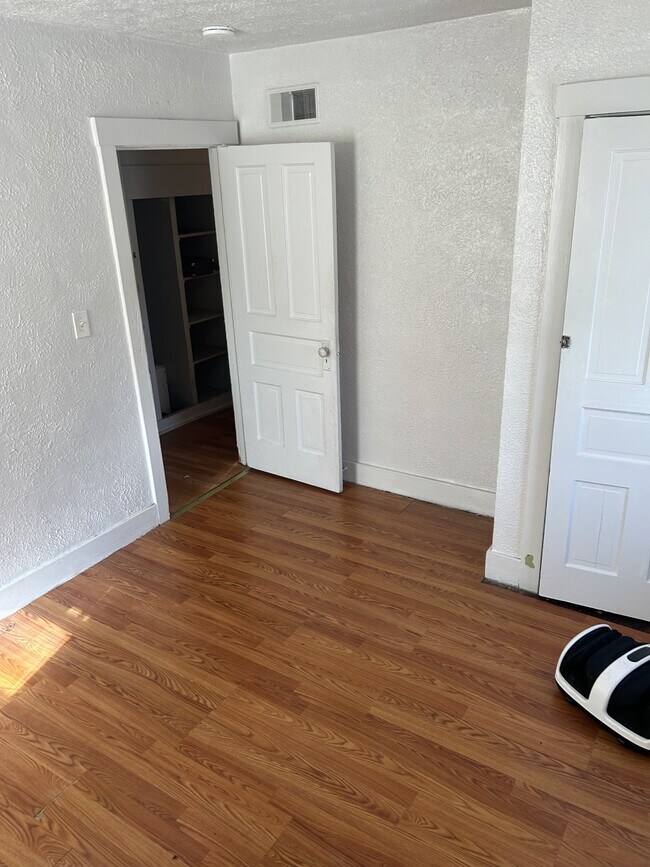 Building Photo - 215 N 4th St