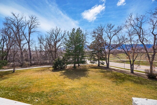 Building Photo - Sunny 2-Bed, 2-Bath Condo in Boulder’s Kin...