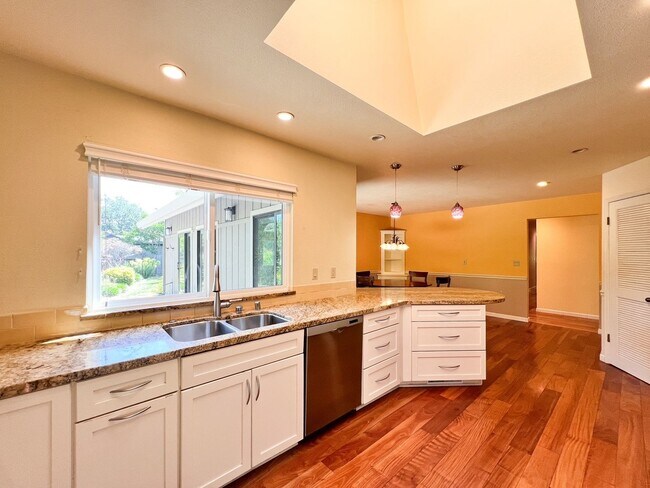 Building Photo - Charming Four Bedroom Home in Napa's Sough...