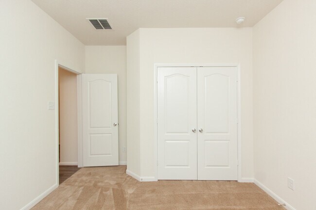 Building Photo - 2011 Parnevik Pl