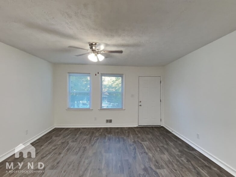 Building Photo - 605 Cedar Ave NW