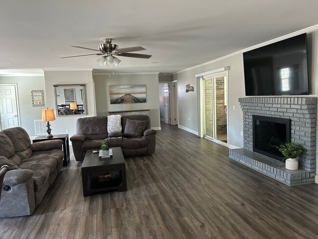 Building Photo - 406 Arcadia Dr
