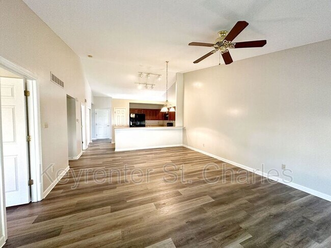 Building Photo - 1563 Rosedale Dr