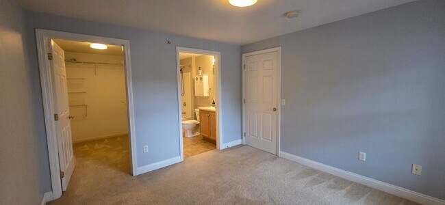 Building Photo - PENDING - 2 Bedroom 2 Bath Unit-Available Now!