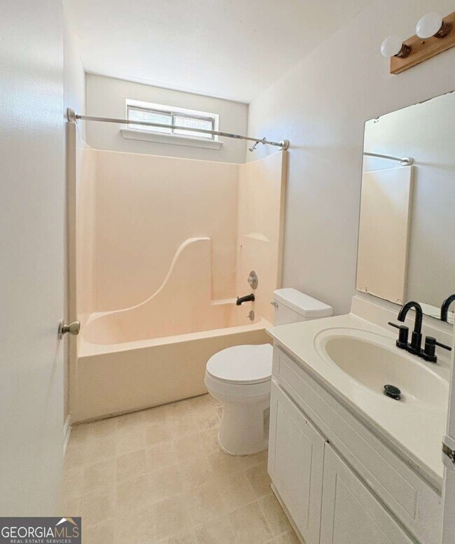 Building Photo - 142 Woodvalley Ct