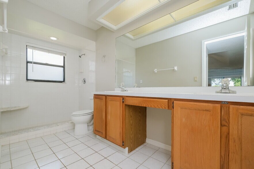 Building Photo - 5713 Erhardt Dr