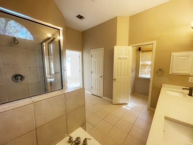 Building Photo - Fall in love with this Absolutely Beautiful 1 Story home in The Heights Of Stone Oak