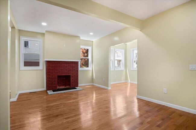 Building Photo - 118 Lehigh Ave