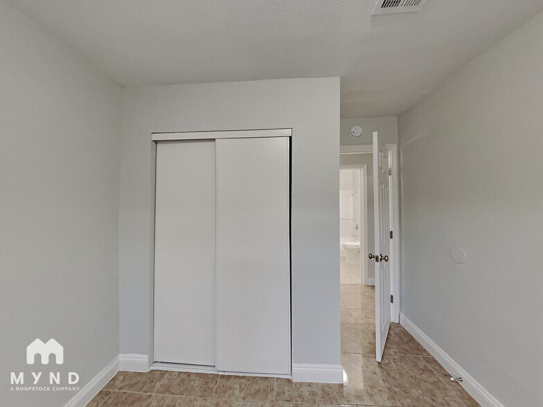 Building Photo - 1165 Hart Ave