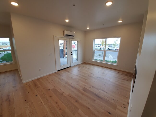 Building Photo - 2430 Tschache Ln