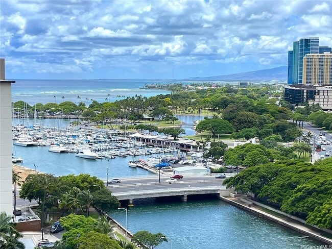 Building Photo - 1551 Ala Wai Blvd