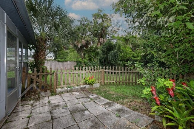 Building Photo - 3392 Bougainvillea Dr