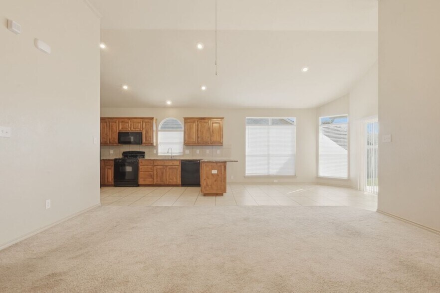 Building Photo - 2016 Priscella Dr