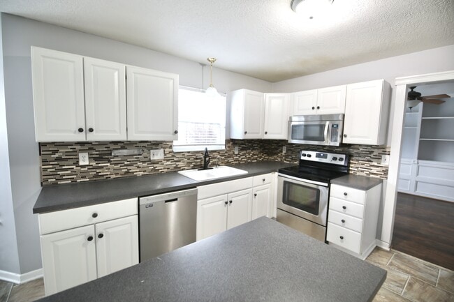 Building Photo - 4400 Greensbury Dr