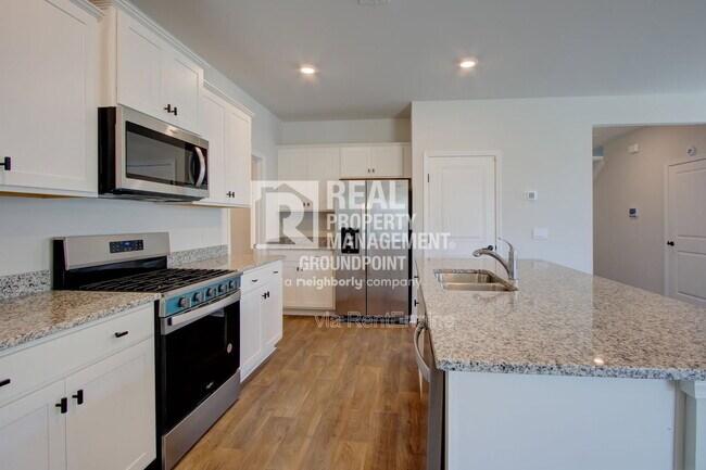 Building Photo - 729 Long Blf Rd